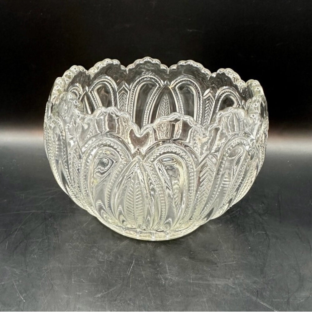 Vintage 1928 Bartlett-Collins Rose bowl with Feather and‎ Arrow design